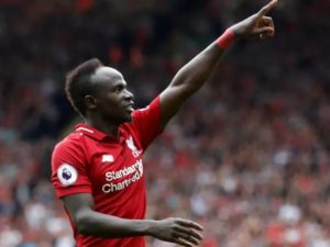 Sadio Mane, Kisah Sepatu Koyak Dan Celana Pendek