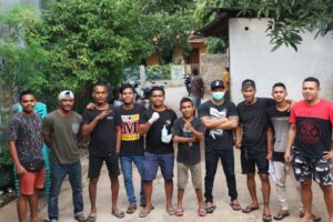 Perang Lawan Corona, ‘Pemuda Gaza’ Bagi-Bagi Hand Sanitizer