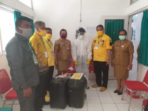 Fraksi Golkar Malaka Bantu APD Medis Kepada RSUPP Betun