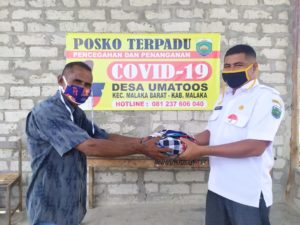 Lawan Corona, Desa Umatoos Bagi 1000 Masker