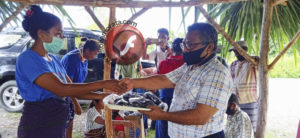 Antisipasi Virus Corona, Pemdes Laleten Bagi Masker