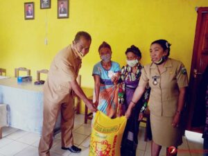 Warga Kakaniuk Terima Rastra