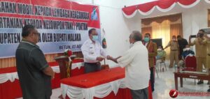 Bupati Malaka Serahkan 12 Mobil Hibah Kepada Lembaga Keagamaan